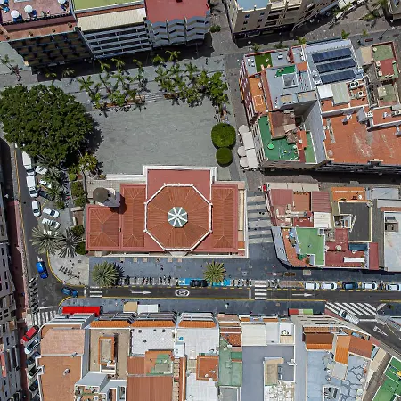 En El Centro De Cristianos